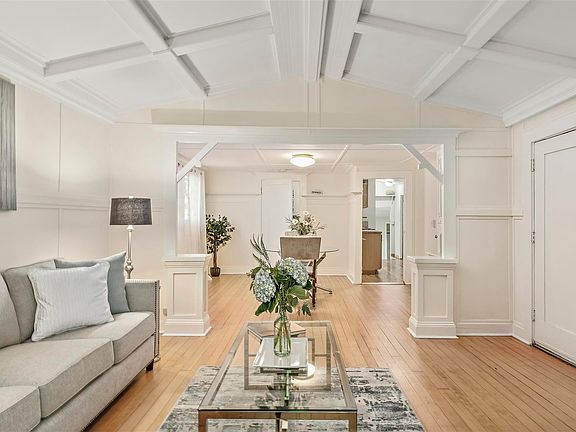 3rd image of 3594 Lincoln Ave