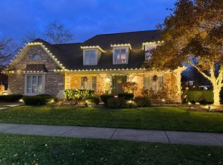 1N539 Turnberry Ln, Winfield, IL 60190