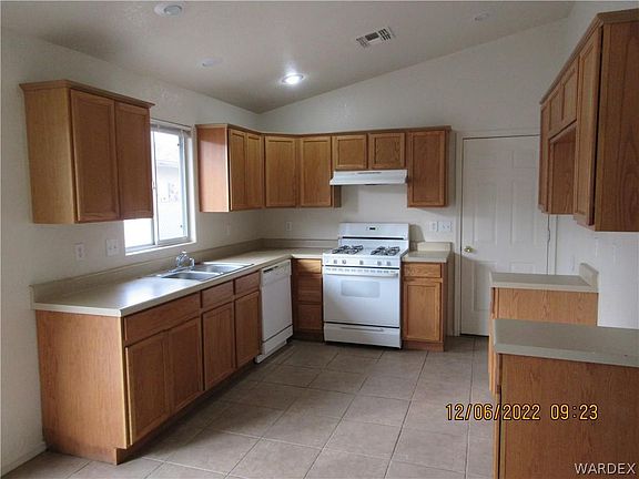 5th image of 3684 N Bond St