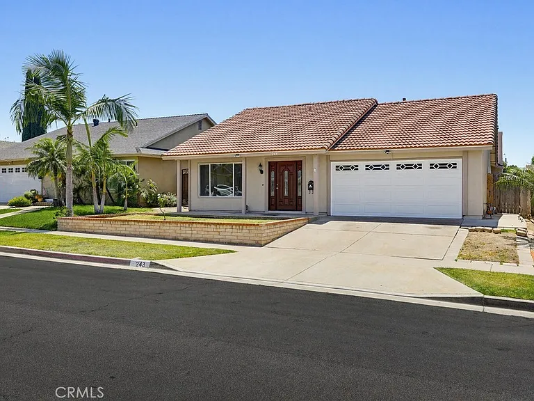 243 N Pageant St — Photo 3
