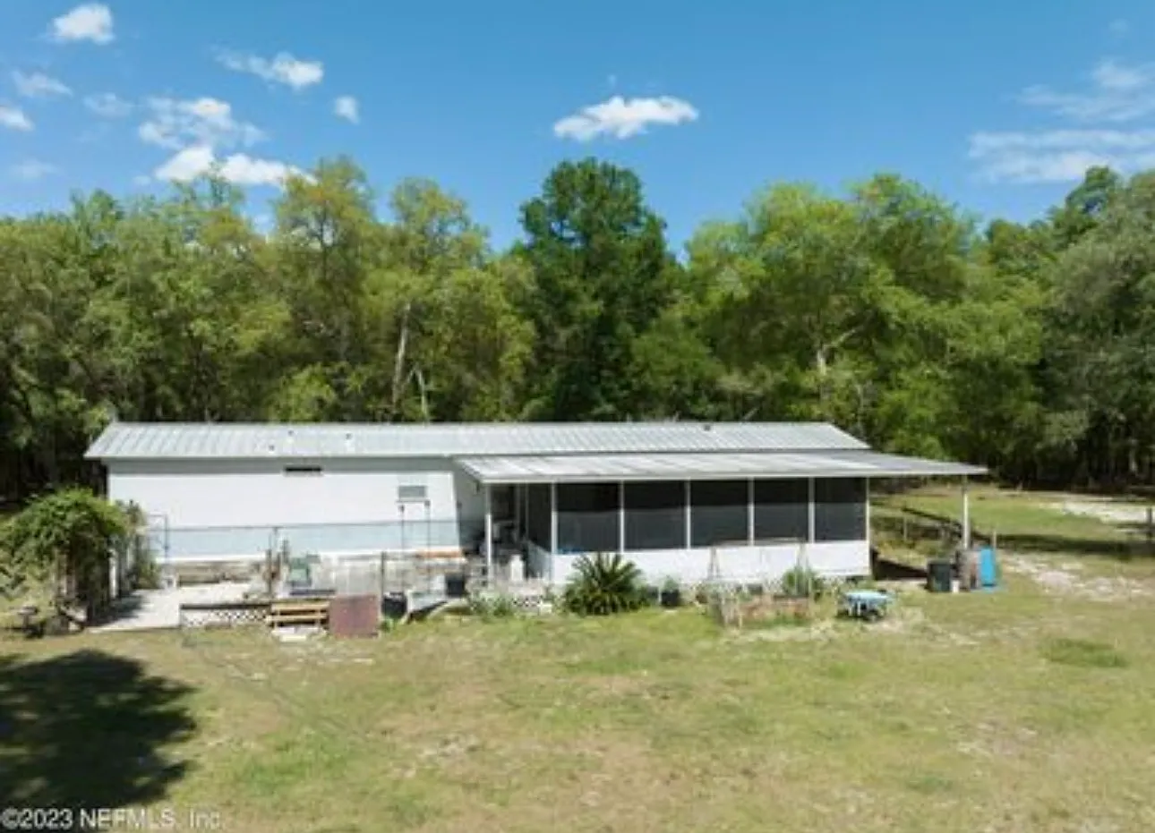 3 bed, 1242 sqft, $1,850 — Photo 1
