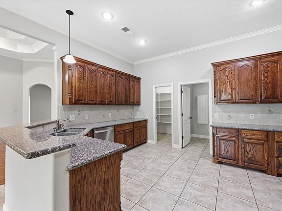 5th image of 102 Remington Cir