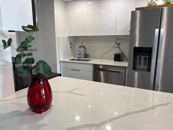 251 174th St APT 1215, Sunny Isles Beach, FL 33160