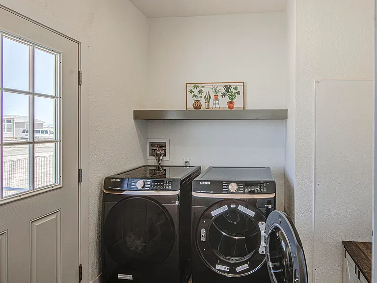 4057 N Solar St — Photo 42