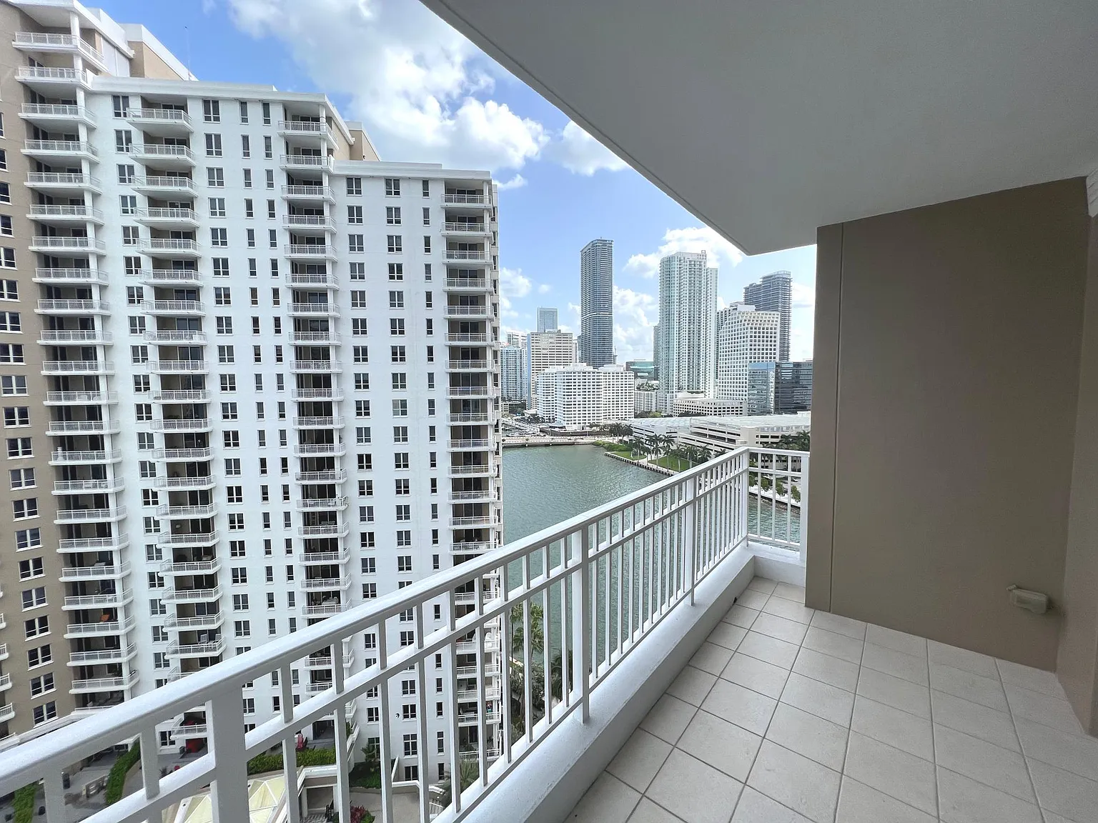 1 bed, 1.5 bath, 878 sqft, $3,350 — Photo 3