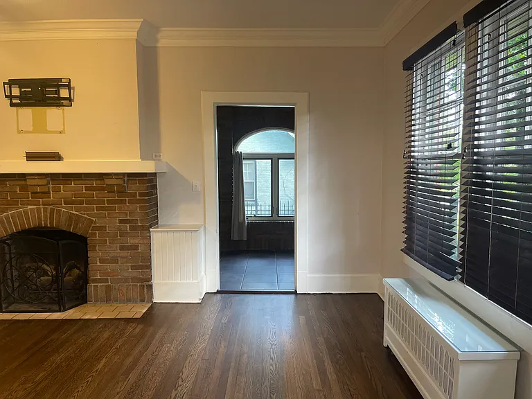 1124 N Spring St — Photo 57