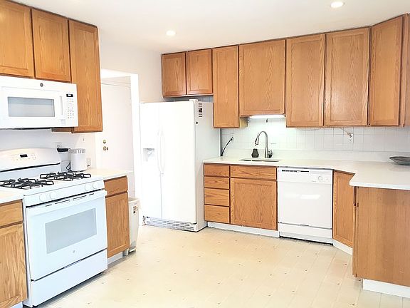 4th image of 13521 Grenoble Dr