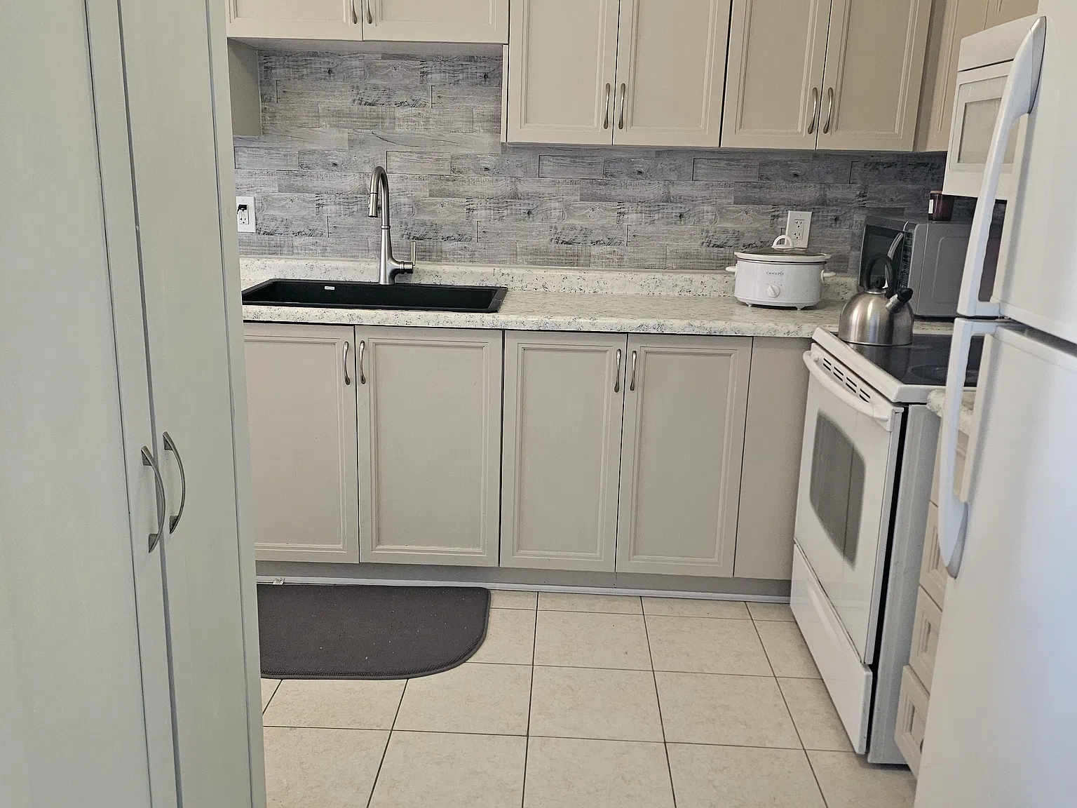 7 bed, 3.5 bath, $750 — Photo 3