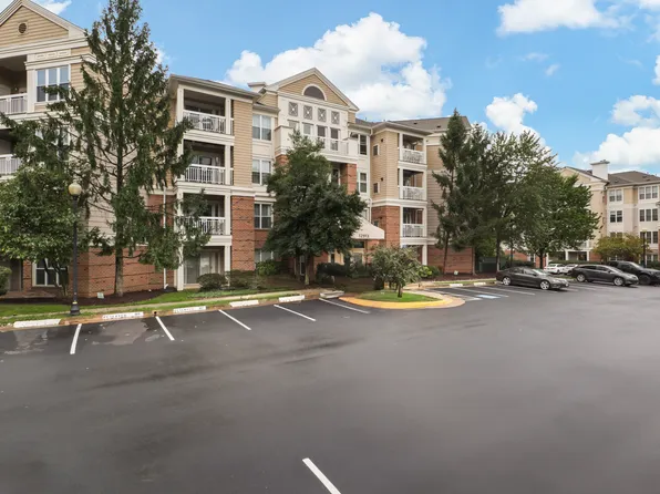 2101 Highcourt Ln APT 303, Herndon, VA 20170