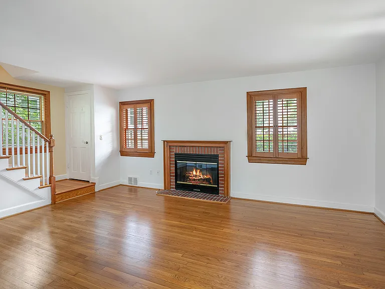 244 N Columbus St — Photo 4