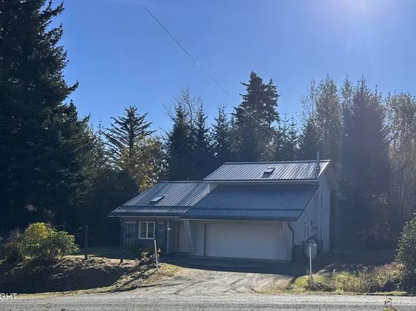 17 Dolphin St, Haines, AK 99827
