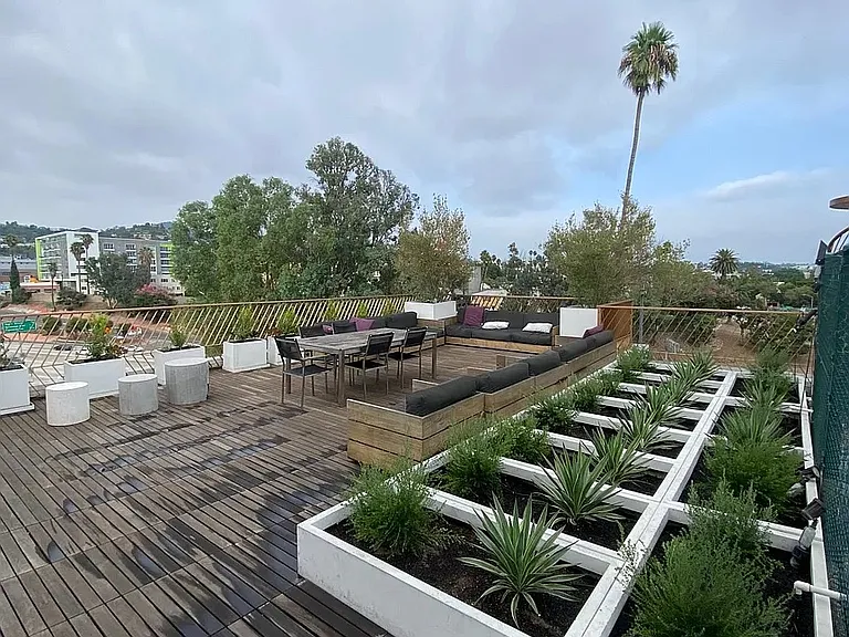 5800 Harold Way — Photo 44