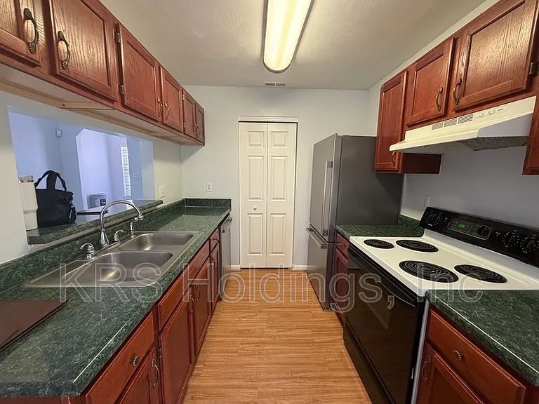 128 Majestic Dr N — Photo 5
