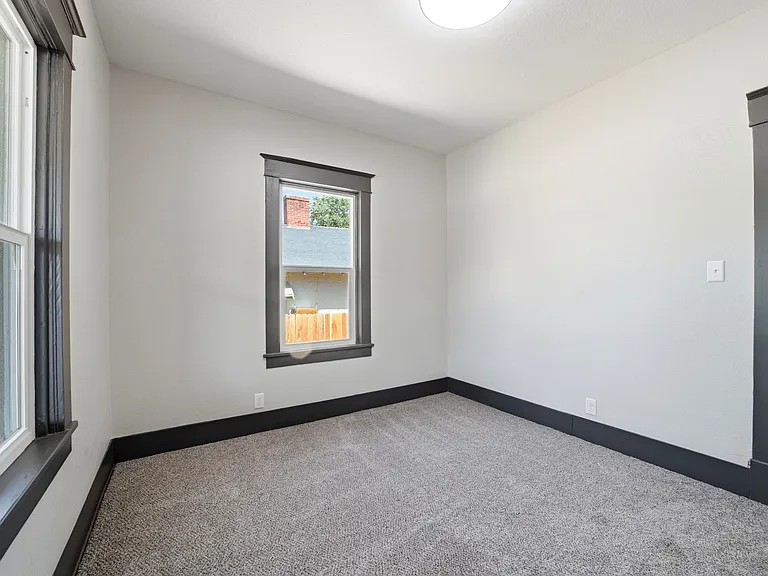 330 Jefferson St — Photo 20