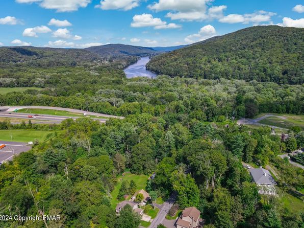 7714 Cherry Valley Rd, Delaware Water Gap, PA 18327