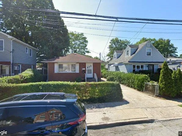 16 Garfield Ave, Valley Stream, NY 11580