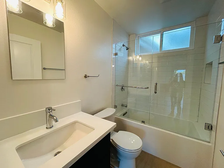 10520 National Blvd — Photo 18