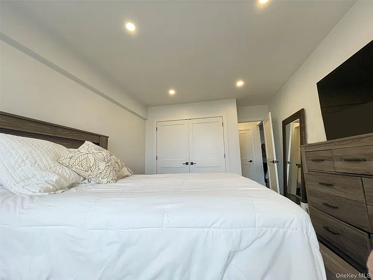 650 Shore Rd #2N — Photo 8
