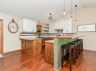 992 Ferndale St S, Maplewood, MN 55119