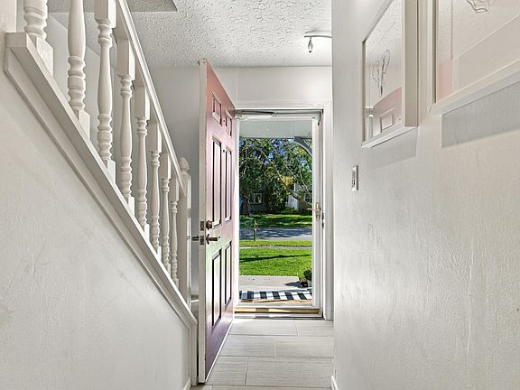 4th image of 4999 Castlerea Ct