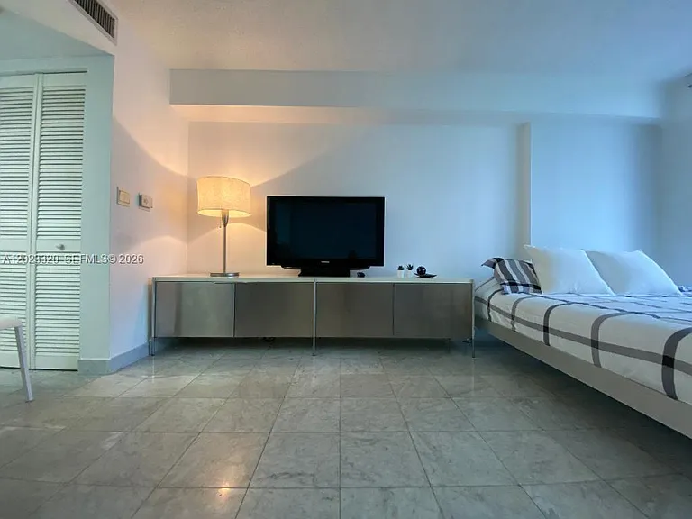 540 Brickell Key Dr #913 — Photo 4
