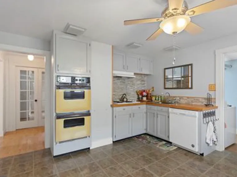 549 Park Ave — Photo 3