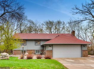 9137 Forest Hills Cir, Bloomington, MN 55437