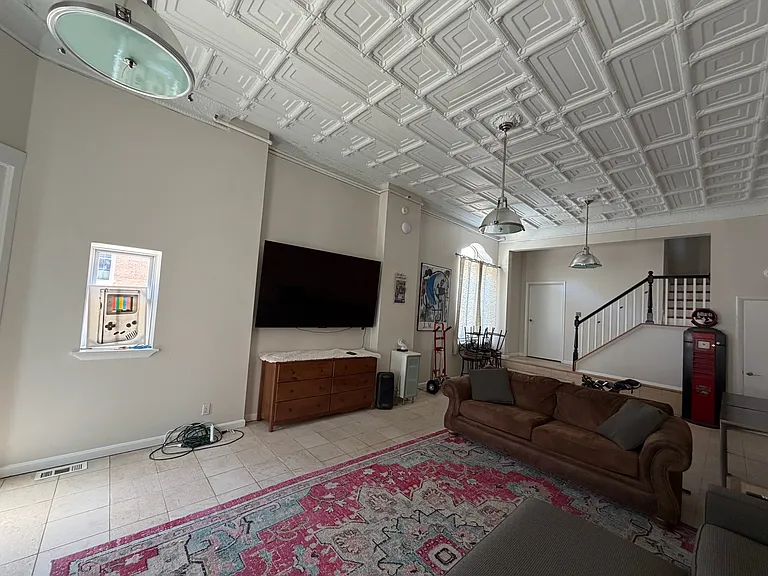 2920 Elliott St — Photo 3