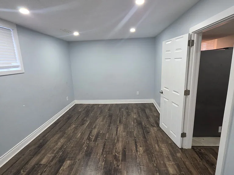 218 Tremaine Cres #BASEMENT — Photo 9
