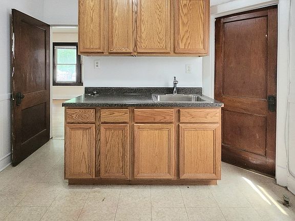 2nd image of 4901-1 W Cullom Ave