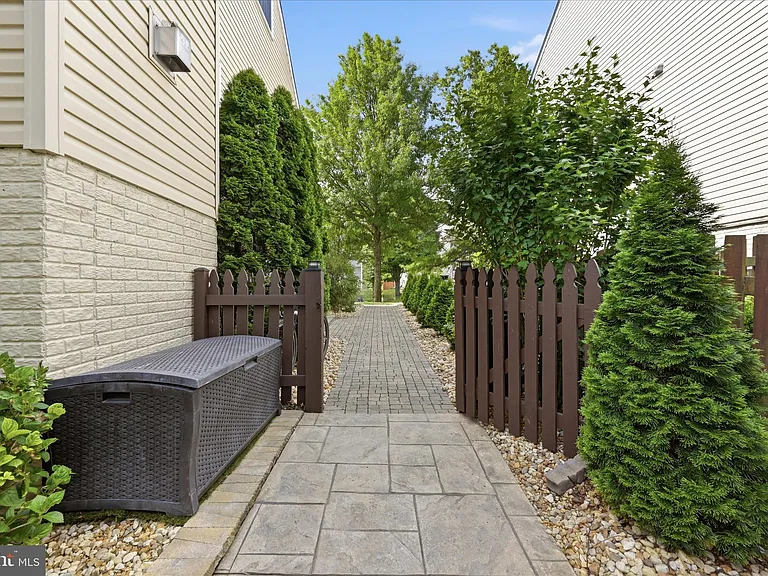 704 Seaton Ct SE — Photo 58
