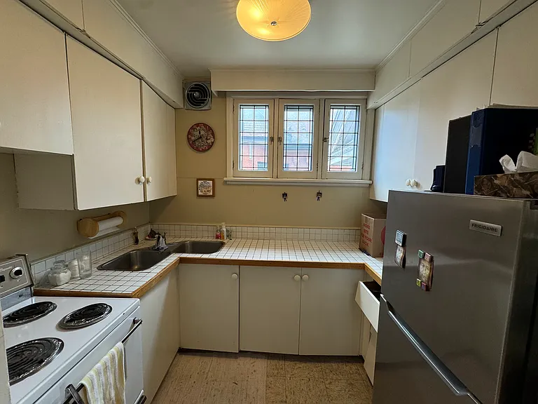 322 Frank St #205 — Photo 9