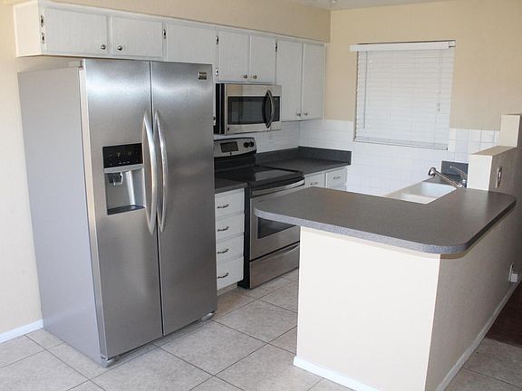 4th image of 420 W Blackhawk Dr APT 4