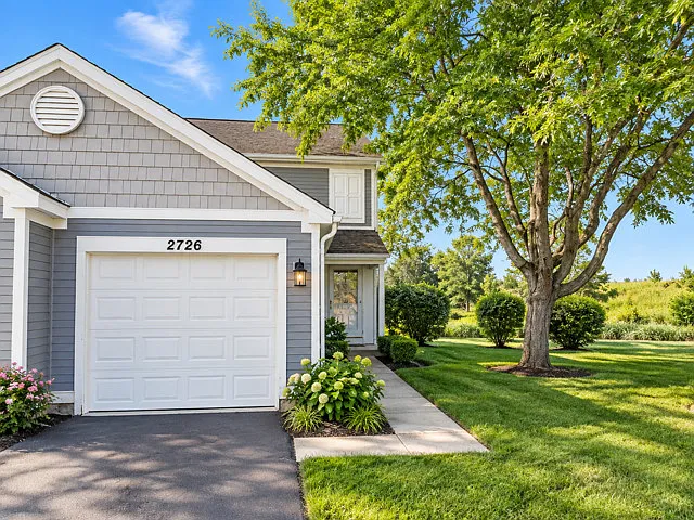 3 bed, 1.5 bath, 1400 sqft, $2,300 — Photo 2