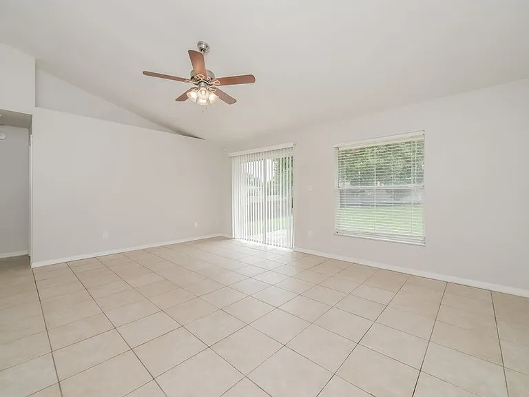918 Palm Forest Ln — Photo 4