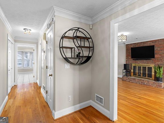 4th image of 3109 Henderson Walk
