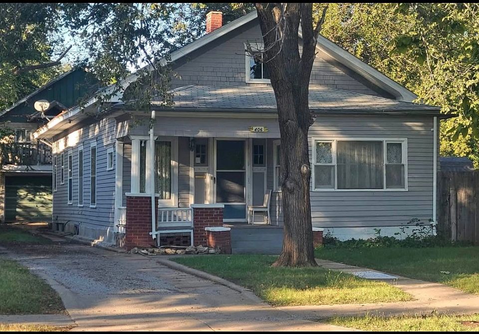 1st image of 406 E 1st St