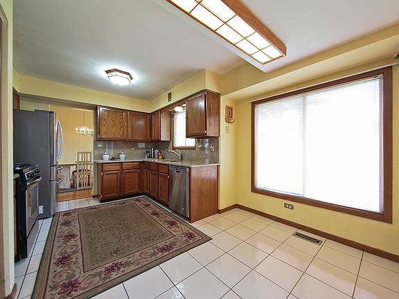3rd image of 125 Ashford Ln