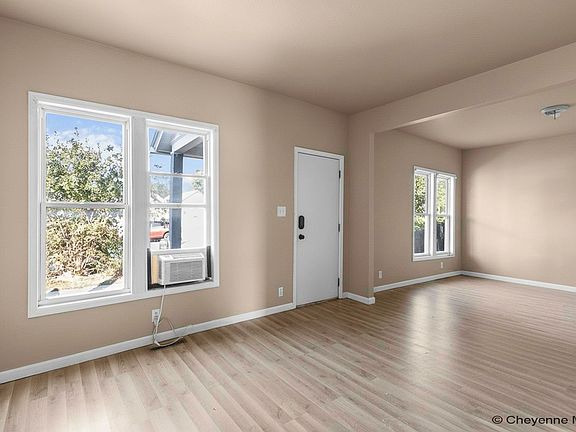 3rd image of 2315 Thomes Ave