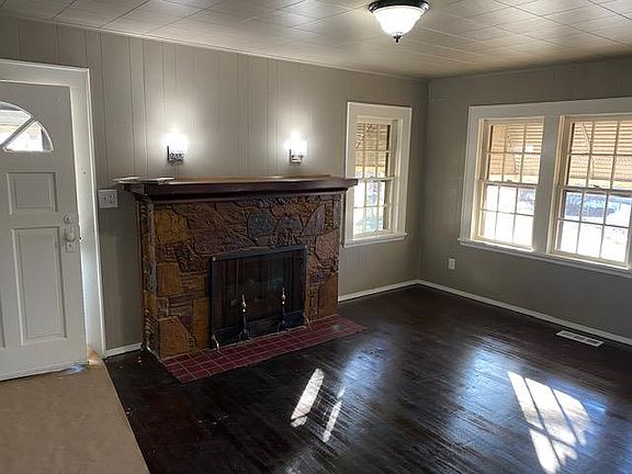 5th image of 923 Oakdale Dr