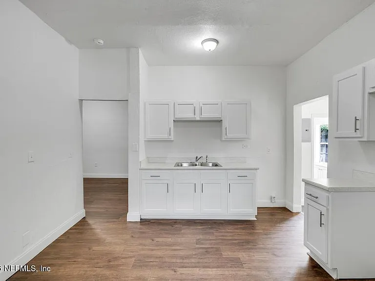 2410 McQuade St — Photo 15