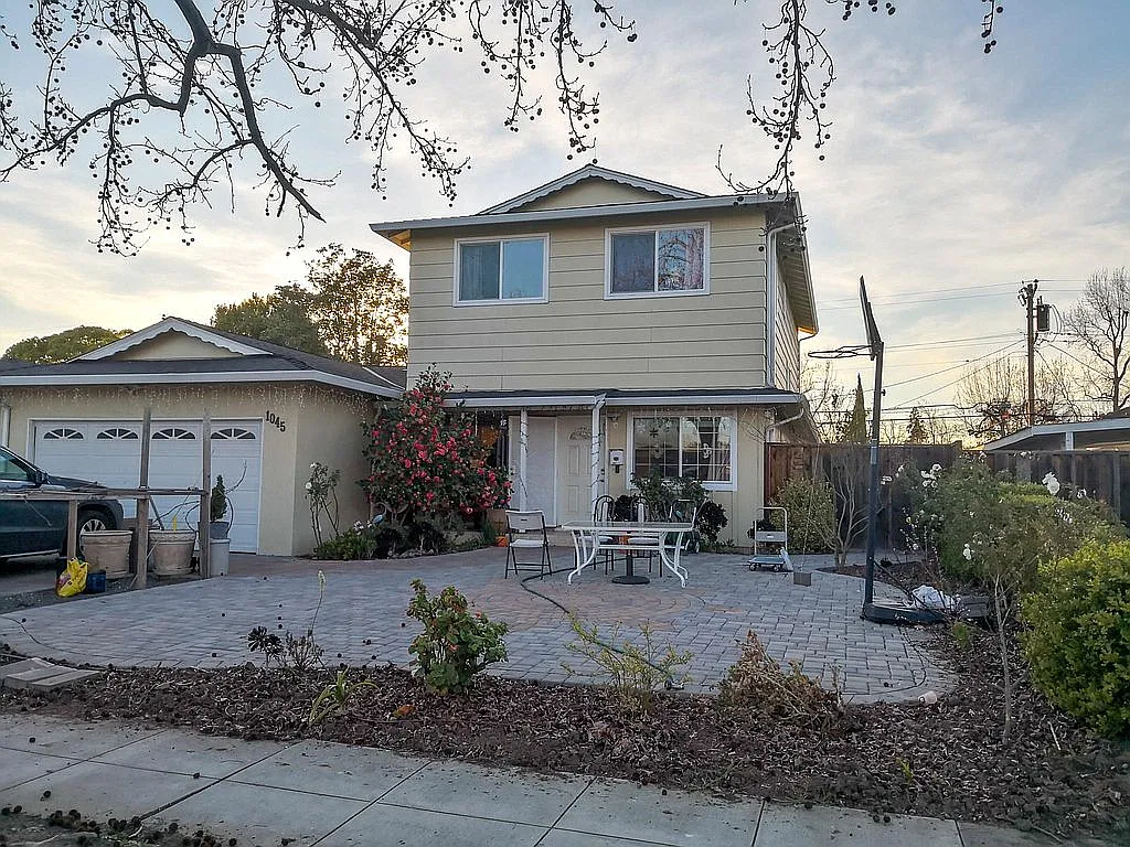1045 Lancer Dr photo 1