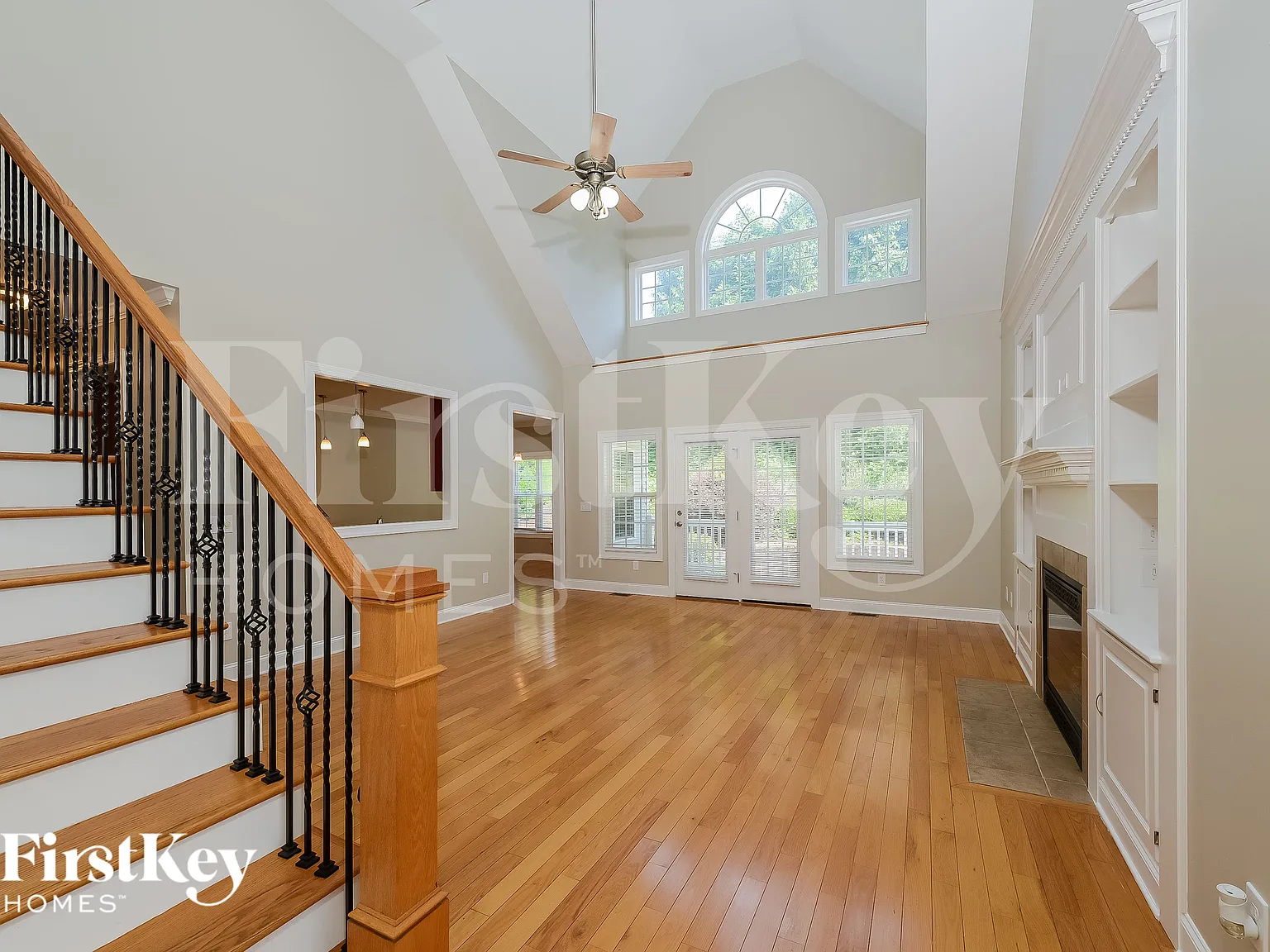 3 bed, 2.0 bath, 2392 sqft, $2,520 — Photo 2