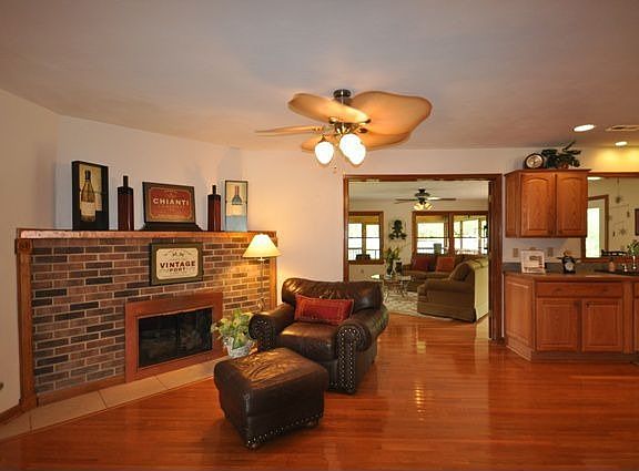 Sitting area with gas fireplace