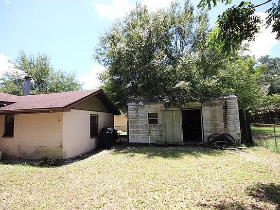 3rd image of 2826 Anthony St