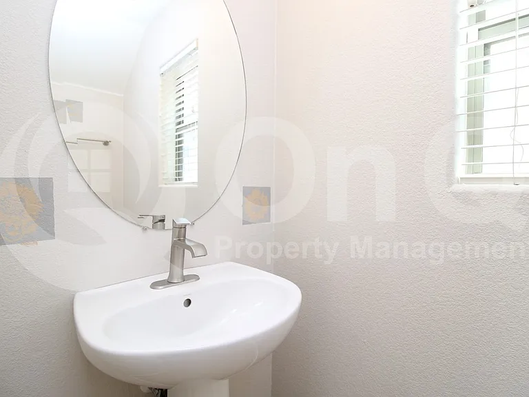 7644 S 64th Ln — Photo 16
