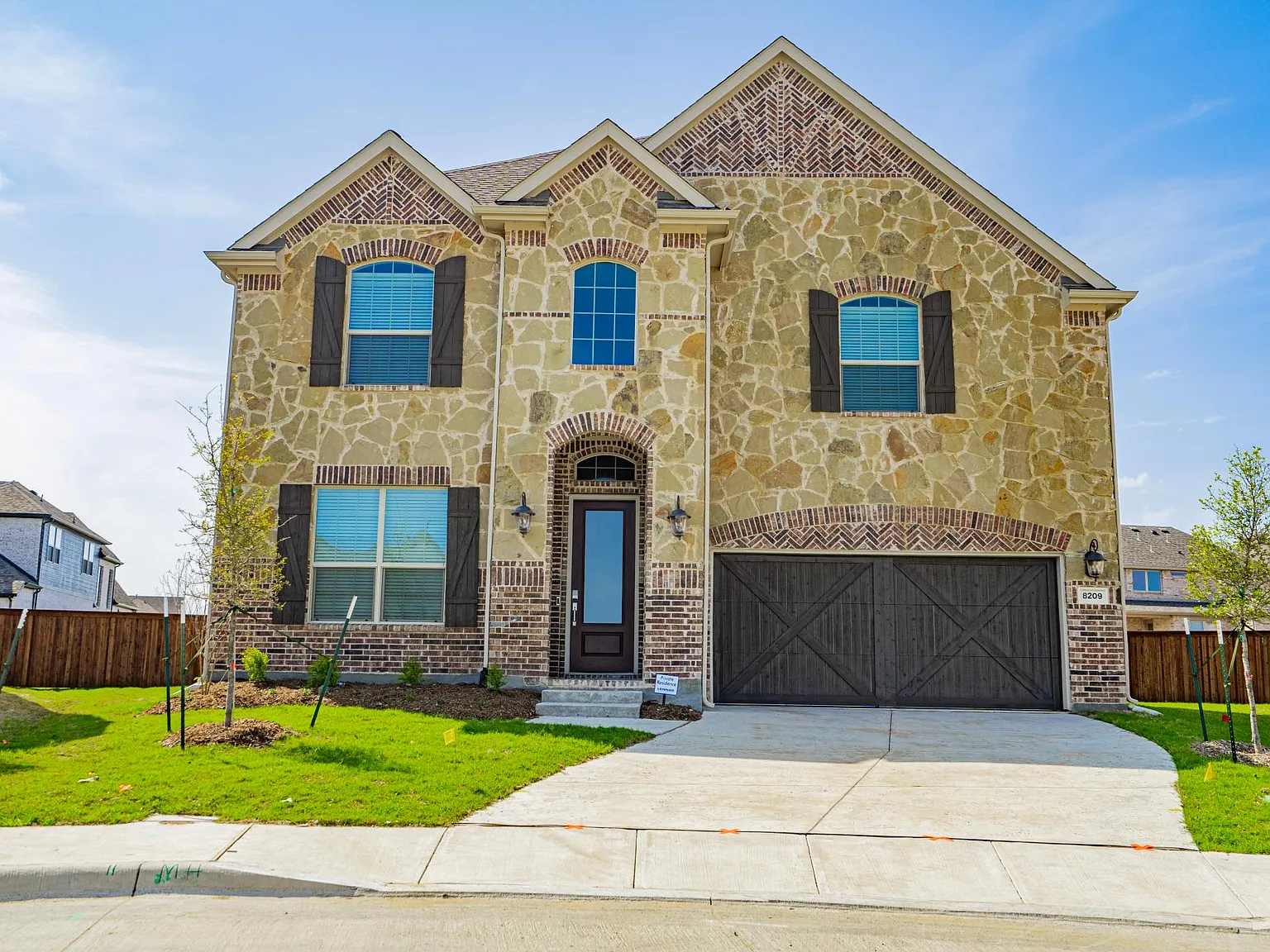 5 bed, 3530 sqft, $7,450 — Photo 1
