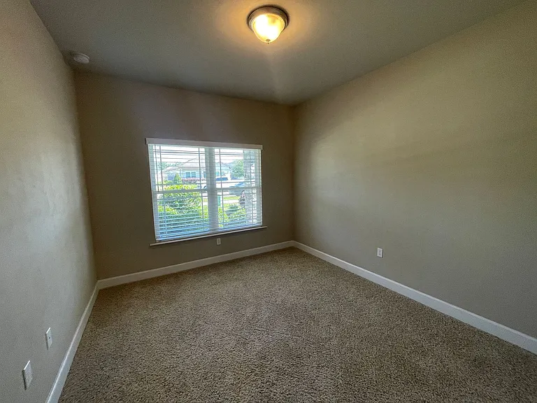 9412 SW 67th Ln — Photo 8