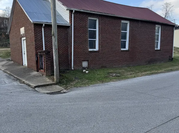 113 2nd Ave E, Carthage, TN 37030