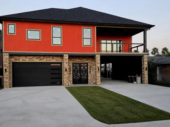 88 Bayou Ln, Kemah, TX 77565